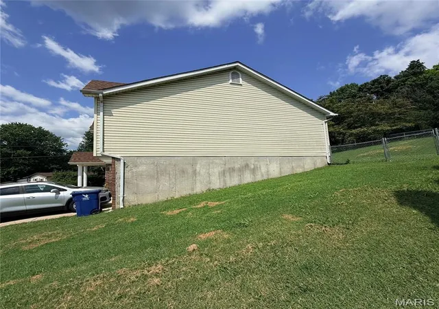 Photo 2 of Sale Pending at 1703 Hilltop Ln, Imperial, MO 63052 | MLS# MIS26047475 | Listing updated on 2026-08-28