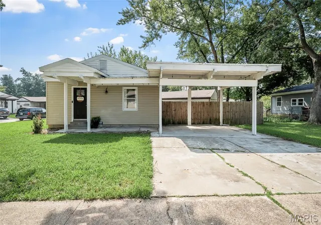 1st image of 30 Cedar Dr, Pacific, MO 63069 | MLS# MIS26047486