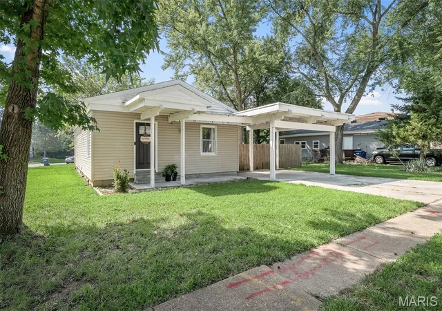 2nd image of 30 Cedar Dr, Pacific, MO 63069 | MLS# MIS26047486