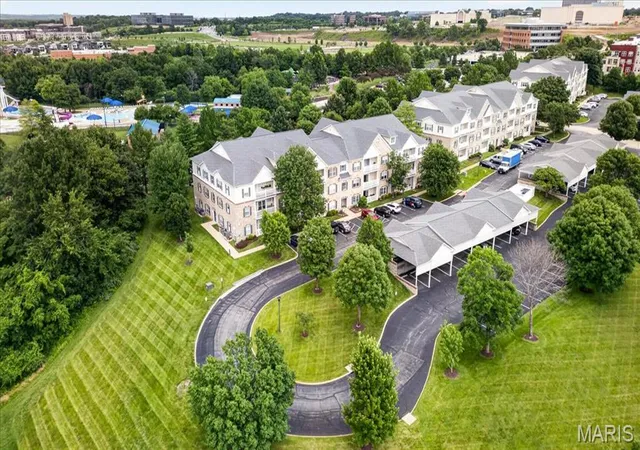Photo 2 of Sale Pending at 5 Monarch Trace Ct #108, Chesterfield, MO 63017 | MLS# MIS26047489 | Listing updated on 2026-08-29