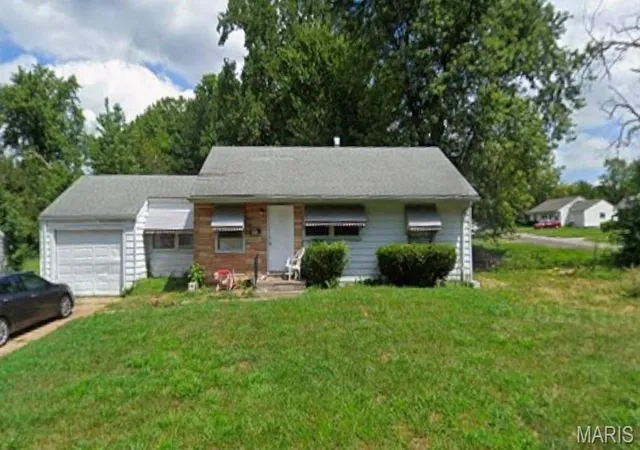 Photo 1 of Single family home for sale at 201 Estridge Rd, Saint Louis, MO 63137 | MLS# MIS26047493 | Listing updated on 2026-07-25
