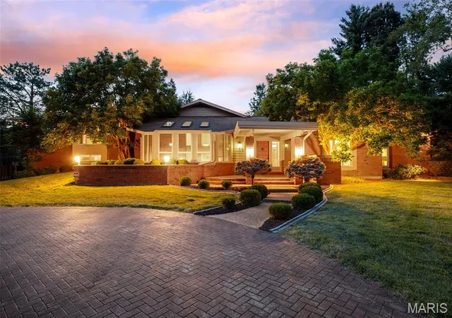 Photo 1 of Sale Pending at 11441 Ladue Rd, St Louis, MO 63141 | MLS# MIS26047494 | Listing updated on 2026-08-28