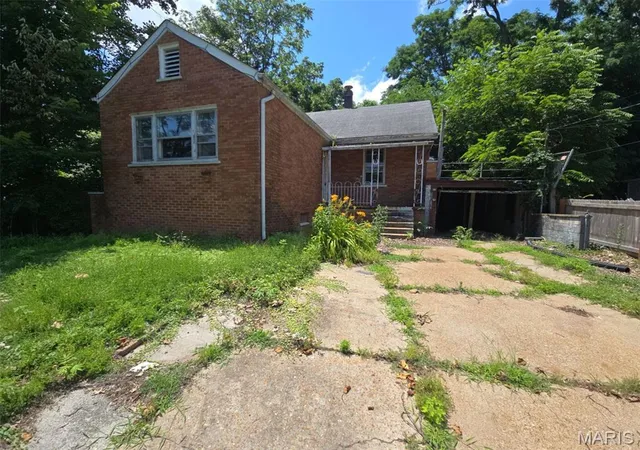 Photo 1 of Sale Pending at 2721 Old Hanley Rd, Saint Louis, MO 63114 | MLS# MIS26047495 | Listing updated on 2026-07-29