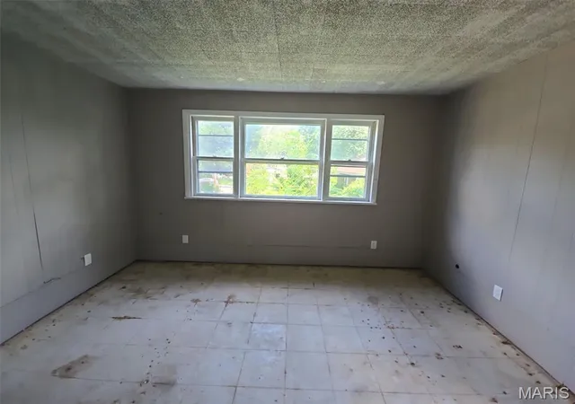 Photo 2 of Sale Pending at 2721 Old Hanley Rd, Saint Louis, MO 63114 | MLS# MIS26047495 | Listing updated on 2026-07-29