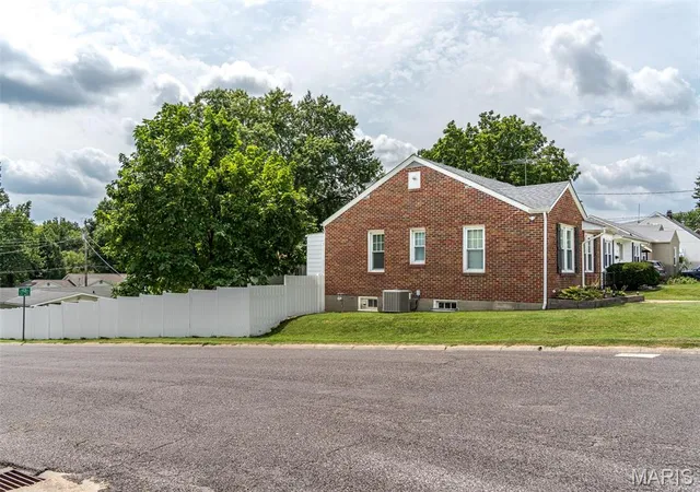 Photo 3 of Single family home for sale at 524 E 7Th St, Washington, MO 63090 | MLS# MIS26047500 | Listing updated on 2026-09-28