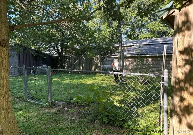 Photo 3 of Sale Pending at 455 E 2590 Ave, Ramsey, IL 62080 | MLS# MIS26047509 | Listing updated on 2026-10-14