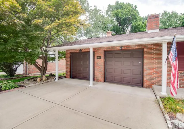 Photo 4 of Sale Pending at 4805 Chateau Dr, Godfrey, IL 62035 | MLS# MIS26047511 | Listing updated on 2026-08-03