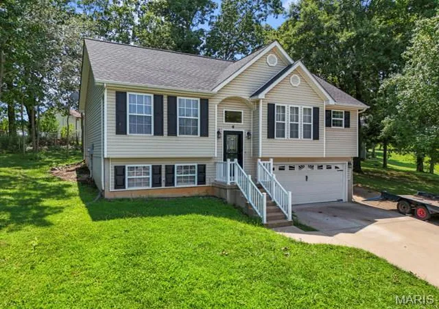 Photo 3 of Single family home for sale at 6 Tower Ct, Bonne Terre, MO 63628 | MLS# MIS26047516 | Listing updated on 2026-09-30