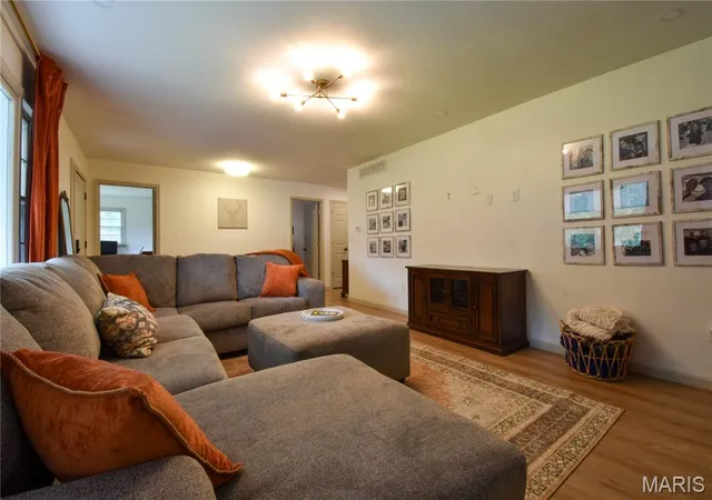 Photo 4 of Single family home for sale at 1227 W Henry St, Staunton, IL 62088 | MLS# MIS26047528 | Listing updated on 2026-10-02