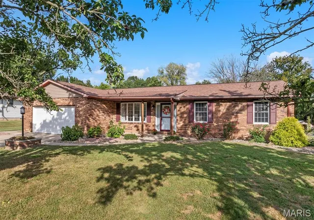 Single family home for sale at 6409 Alpha Dr, Alton, IL 62002 | MLS# MIS26047535