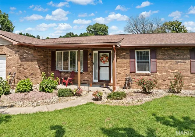 Photo 2 of Single family home for sale at 6409 Alpha Dr, Alton, IL 62002 | MLS# MIS26047535 | Listing updated on 2026-09-08