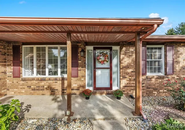 Photo 2 of Single family home for sale at 6409 Alpha Dr, Alton, IL 62002 | MLS# MIS26047535 | Listing updated on 2026-10-07