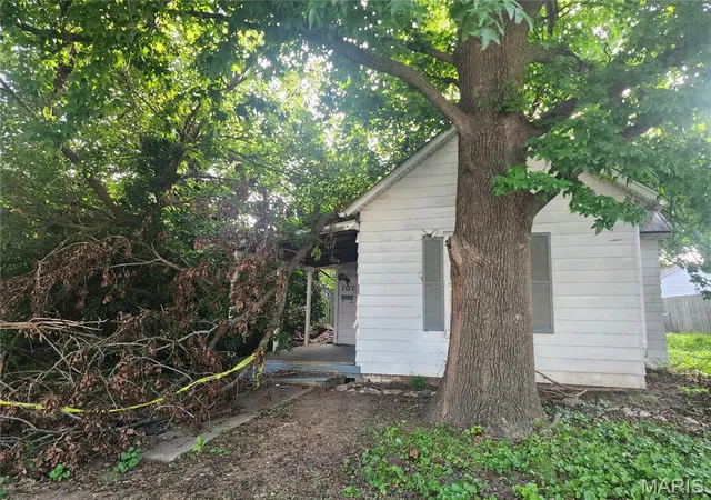 1st image of 707 N Madison St, Litchfield, IL 62056 | MLS# MIS26047541