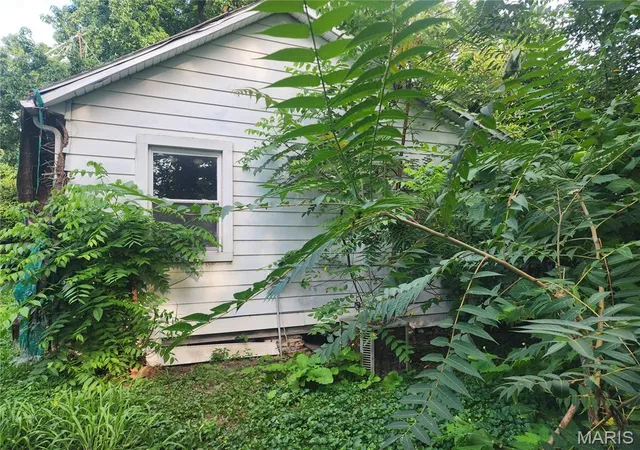 2nd image of 707 N Madison St, Litchfield, IL 62056 | MLS# MIS26047541
