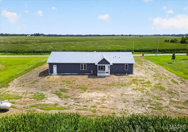 Photo 33 of Single family home for sale at 28500 Old Fidelity Rd, Jerseyville, IL 62052 | MLS# MIS26047551 | Listing updated on 2026-08-26