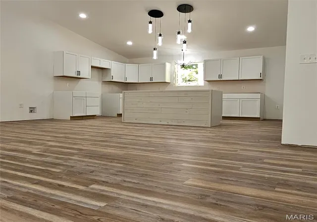 2nd image of 100 S Lake Dr, Hillsboro, MO 63050 | MLS# MIS26047560
