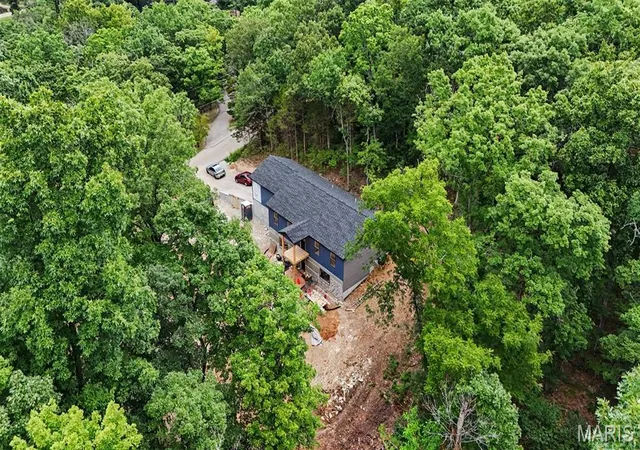 Photo 3 of Single family home for sale at 100 S Lake Dr, Hillsboro, MO 63050 | MLS# MIS26047560 | Listing updated on 2026-08-24