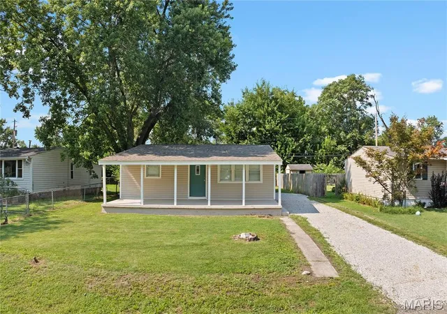 Photo 2 of Sale Pending at 2149 Miracle Ave, Granite City, IL 62040 | MLS# MIS26047573 | Listing updated on 2026-08-17