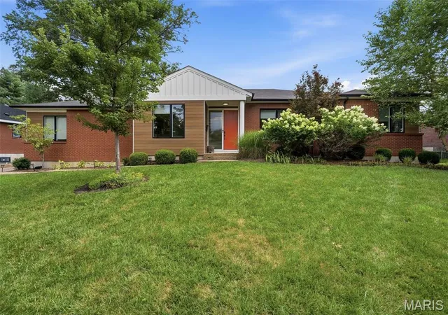 Photo 1 of Sale Pending at 9061 Monmouth Dr, Saint Louis, MO 63117 | MLS# MIS26047581 | Listing updated on 2026-10-01