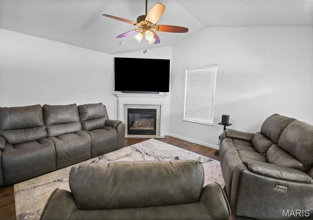 3rd image of 335 Westline Ct, Belleville, IL 62221 | MLS# MIS26047584