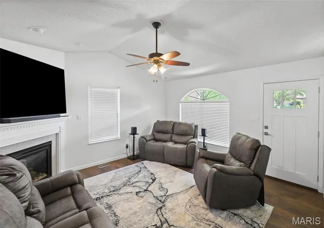 4th image of 335 Westline Ct, Belleville, IL 62221 | MLS# MIS26047584