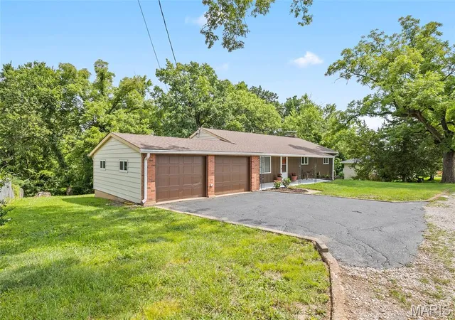 2nd image of 317 Vasel Dr, Fenton, MO 63026 | MLS# MIS26047593