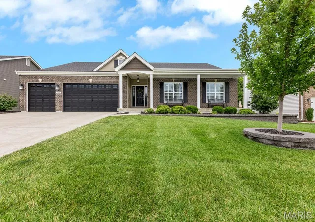 2nd image of 115 Hannahs Mill Dr, Lake Saint Louis, MO 63367 | MLS# MIS26047599