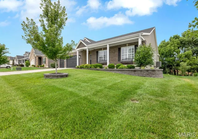 Photo 4 of Single family home for sale at 115 Hannahs Mill Dr, Lake Saint Louis, MO 63367 | MLS# MIS26047599 | Listing updated on 2026-08-13