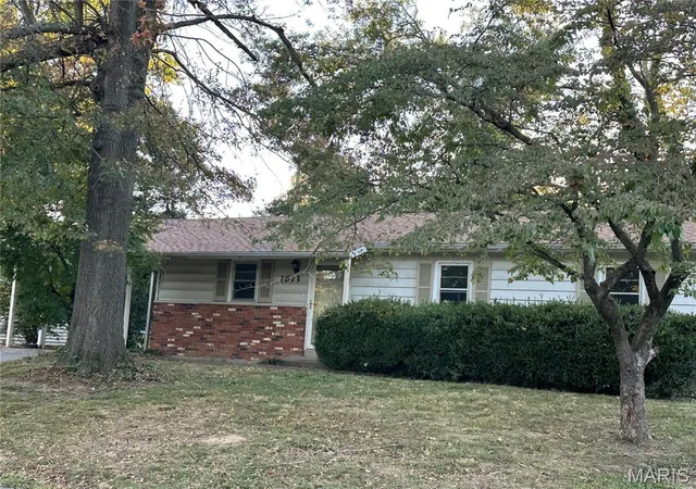 Single family home for sale at 1673 Westwood Dr, Cape Girardeau, MO 63701 | MLS# MIS26047611