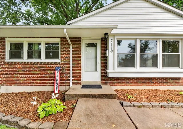 2nd image of 7119 Marwinette Ave, St Louis, MO 63116 | MLS# MIS26047617