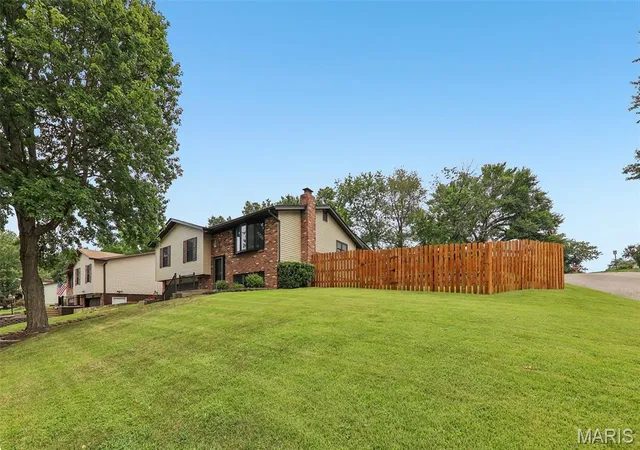 3rd image of 1326 Apollo Dr, Arnold, MO 63010 | MLS# MIS26047621