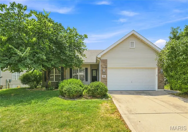 Photo 1 of Single family home for sale at 944 Daffodil Ridge Dr, O Fallon, MO 63366 | MLS# MIS26047625 | Listing updated on 2026-10-12