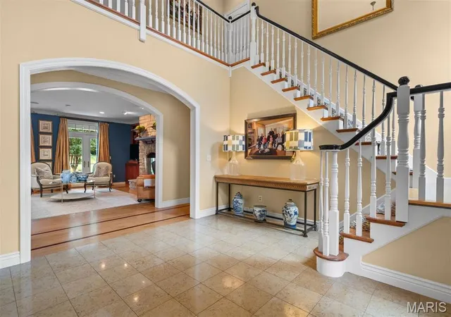 Photo 3 of Sale Pending at 5 Briarbrook Trl, Saint Louis, MO 63131 | MLS# MIS26047627 | Listing updated on 2026-08-31