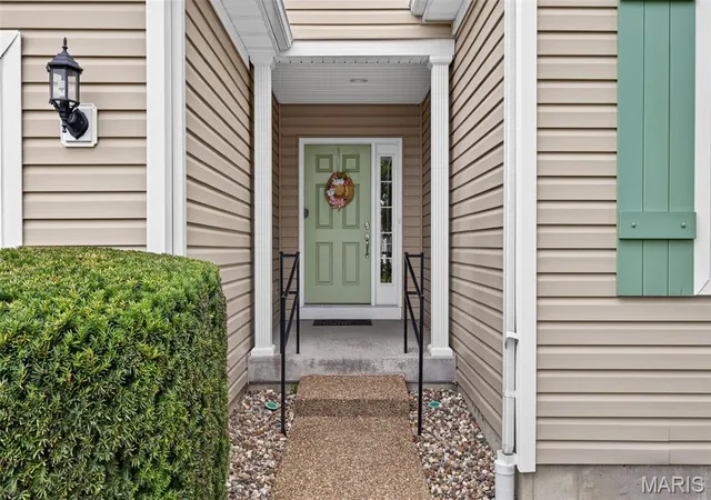 Photo 2 of Sale Pending at 571 Owls Perch Dr, Lake Saint Louis, MO 63367 | MLS# MIS26047645 | Listing updated on 2026-08-20
