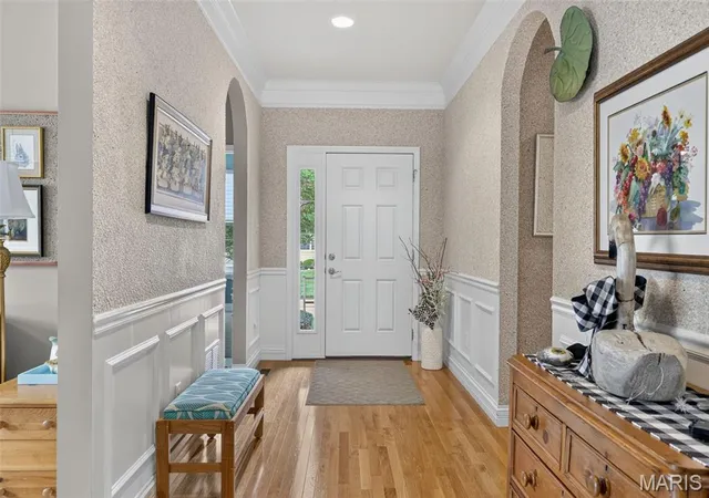 Photo 3 of Sale Pending at 571 Owls Perch Dr, Lake Saint Louis, MO 63367 | MLS# MIS26047645 | Listing updated on 2026-08-20