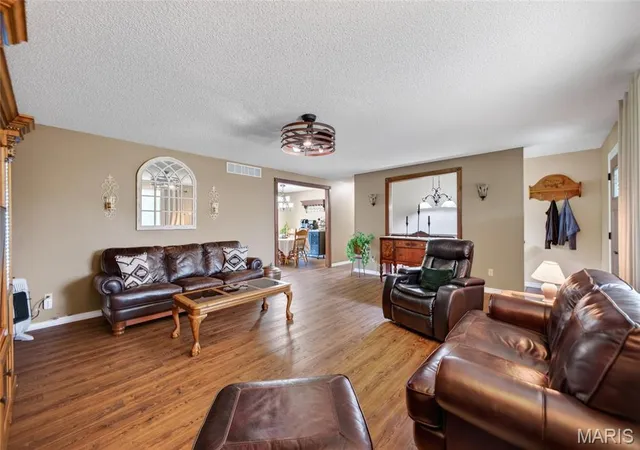 5th image of 23301 Rainbow Ln, Waynesville, MO 65583 | MLS# MIS26047657