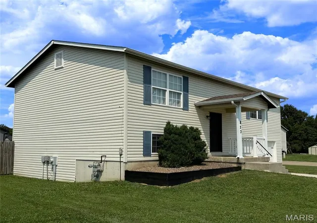 2nd image of 823 Legolas Ln, Wright City, MO 63390 | MLS# MIS26047673