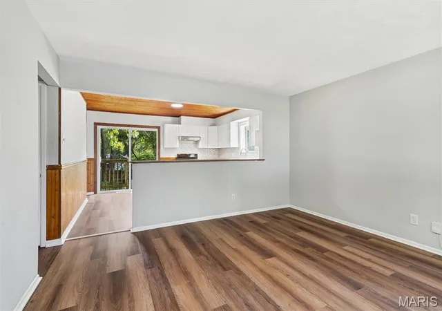 Photo 2 of Sale Pending at 258 Sadonia Ave, Saint Louis, MO 63135 | MLS# MIS26047680 | Listing updated on 2026-08-06