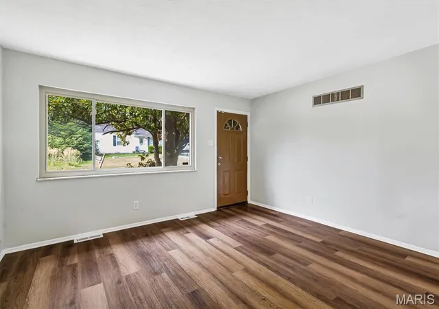 Photo 3 of Sale Pending at 258 Sadonia Ave, Saint Louis, MO 63135 | MLS# MIS26047680 | Listing updated on 2026-08-06
