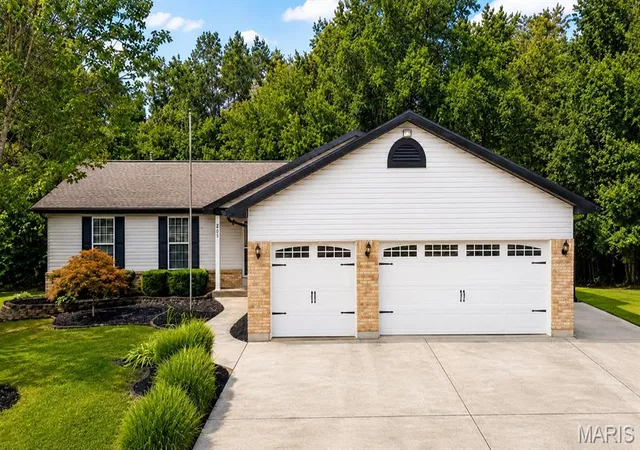 Photo 1 of Sale Pending at 411 Bridle Ridge Ct, Wentzville, MO 63385 | MLS# MIS26047684 | Listing updated on 2026-08-25