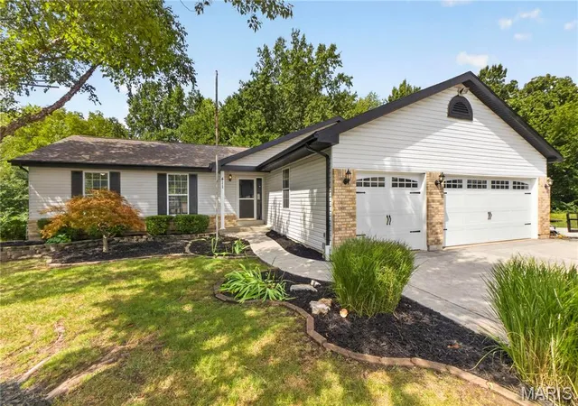 Photo 2 of Sale Pending at 411 Bridle Ridge Ct, Wentzville, MO 63385 | MLS# MIS26047684 | Listing updated on 2026-08-25