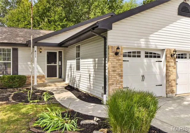 Photo 3 of Sale Pending at 411 Bridle Ridge Ct, Wentzville, MO 63385 | MLS# MIS26047684 | Listing updated on 2026-08-25