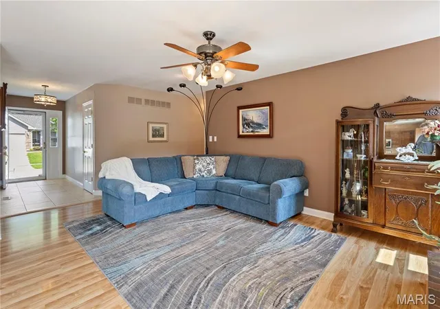 4th image of 638 Oak Springs Trail Dr, Ballwin, MO 63021 | MLS# MIS26047694