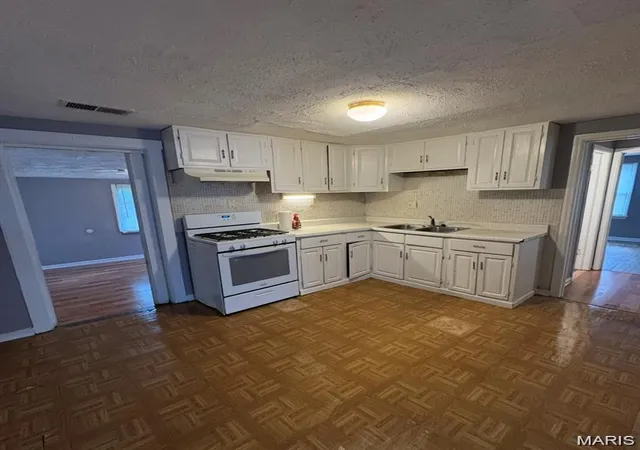 Photo 2 of Single family home for sale at 433 Jean Ave, Saint Louis, MO 63135 | MLS# MIS26047697 | Listing updated on 2026-07-25
