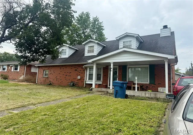Photo 2 of Single family home for sale at 22 Victoria Dr, Granite City, IL 62040 | MLS# MIS26047713 | Listing updated on 2026-07-27