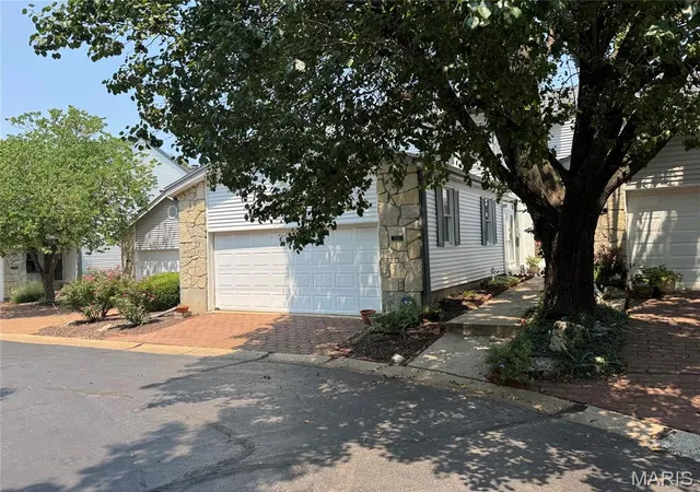 Photo 1 of Sale Pending at 1510 Walpole Dr, Chesterfield, MO 63017 | MLS# MIS26047729 | Listing updated on 2026-10-18