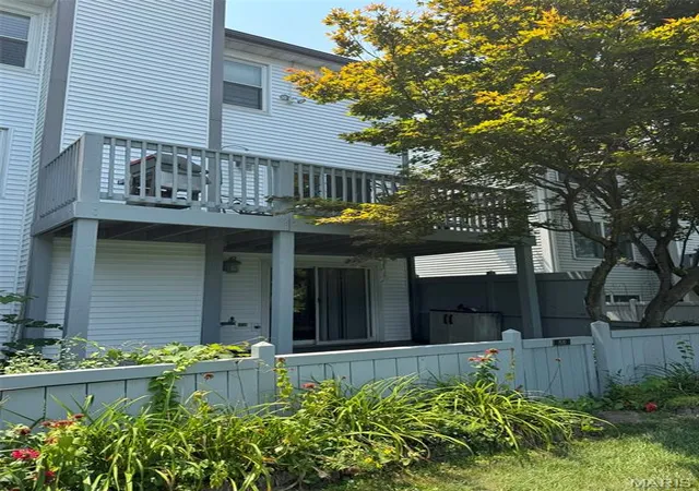 Photo 2 of Sale Pending at 1510 Walpole Dr, Chesterfield, MO 63017 | MLS# MIS26047729 | Listing updated on 2026-10-18