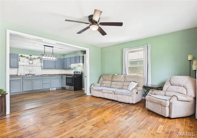 Photo 3 of Single family home for sale at 807 W Jenkins St, Advance, MO 63730 | MLS# MIS26047730 | Listing updated on 2026-09-21