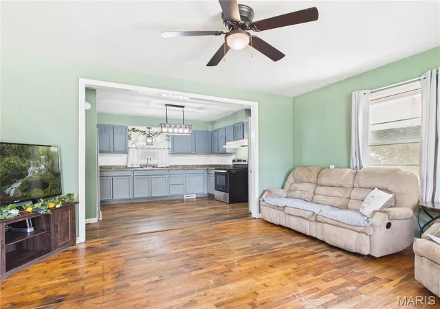 Photo 3 of Single family home for sale at 807 W Jenkins St, Advance, MO 63730 | MLS# MIS26047730 | Listing updated on 2026-09-21