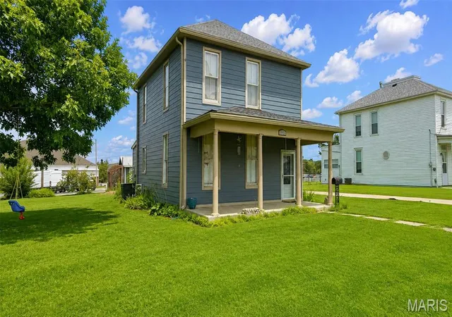 Photo 3 of Single family home for sale at 306 Wood St, O Fallon, MO 63366 | MLS# MIS26047739 | Listing updated on 2026-08-10